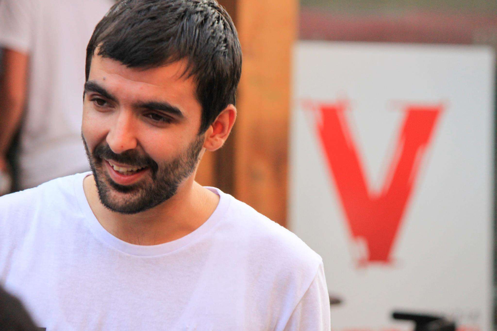 VV me turne futbolli, e kujton Astrit Deharin si dëshmor për liri, barazi e drejtësi