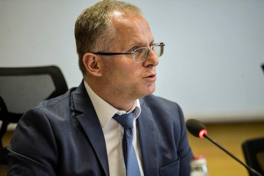 Bislimi zbulon se gjoba për targat ilegale do të jetë 150 euro