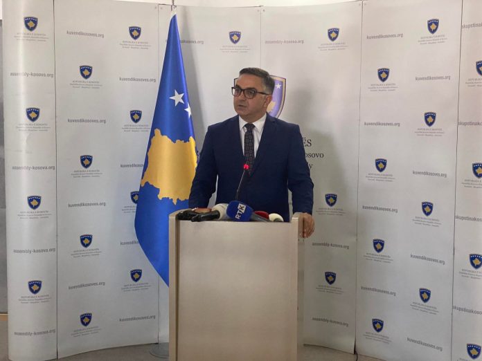 Tahiri për liberalizimin e vizave: Heshtja e Kuvendit nuk i bën hajr as nder Kosovës