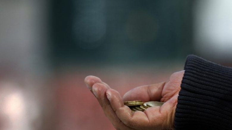 Policia identifikon 60 lëmosh-kërkues, mes tyre 33 fëmijë