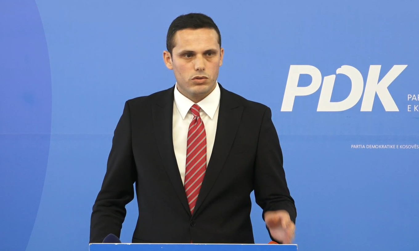 PDK: Qeveria aktuale ka nisur kapjen e Administratës Publike – mijëra zyrtarë rrezikohen me largim nga puna