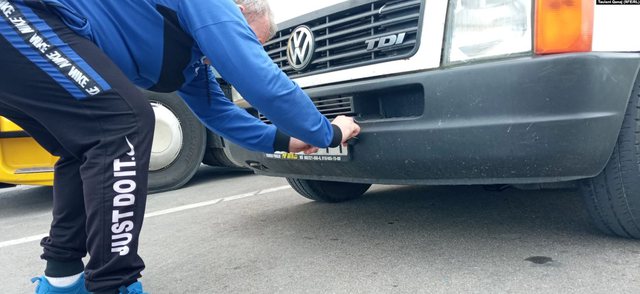 Edhe BE-ja e zhgënjyer me vendimin e ri të Kurtit për targat serbe