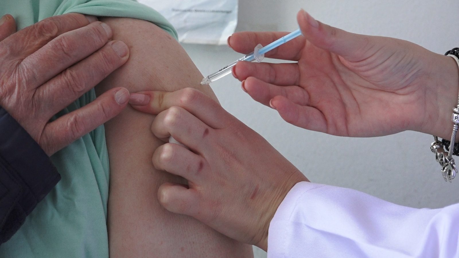 Vaksinimi kundër gripit sezonal – në Prishtinë vaksina ka mjaftueshëm, këto janë grupet që kanë prioritet