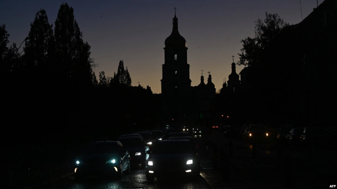 Kievi thuajse në terr, sulmet ruse “dërrmojnë” sistemin energjetik të Ukrainës