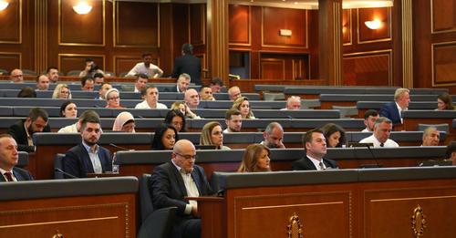 Deputeti nga Llapi paralajmëron largimin nga LVV-ja (Video)