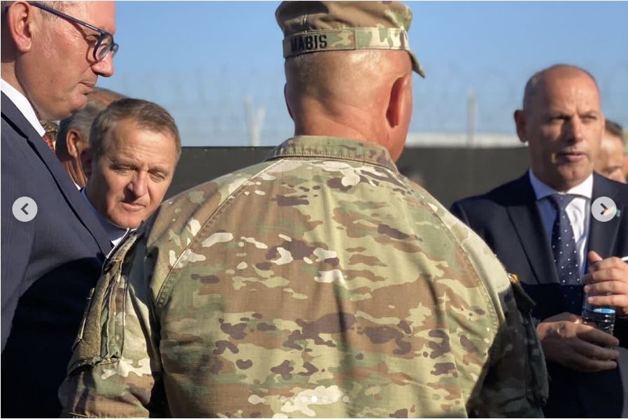Lladrovci mori pjesë në ceremoninë e Transferit të Autoritetit në Bondsteel, uron komandantin e ri, Kol Mabis