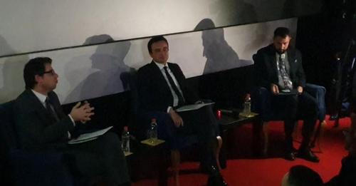 Rryma lë në terr Kurtin e Muratin derisa po flisnin për buxhetin në Prizren (Video)
