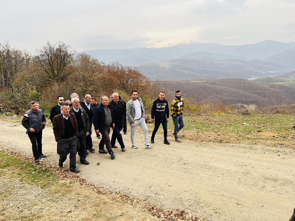 Bulliqi afër brezit kufitar me Serbinë për të parë punimet që kanë përfunduar në rrugën Repë-Tashec