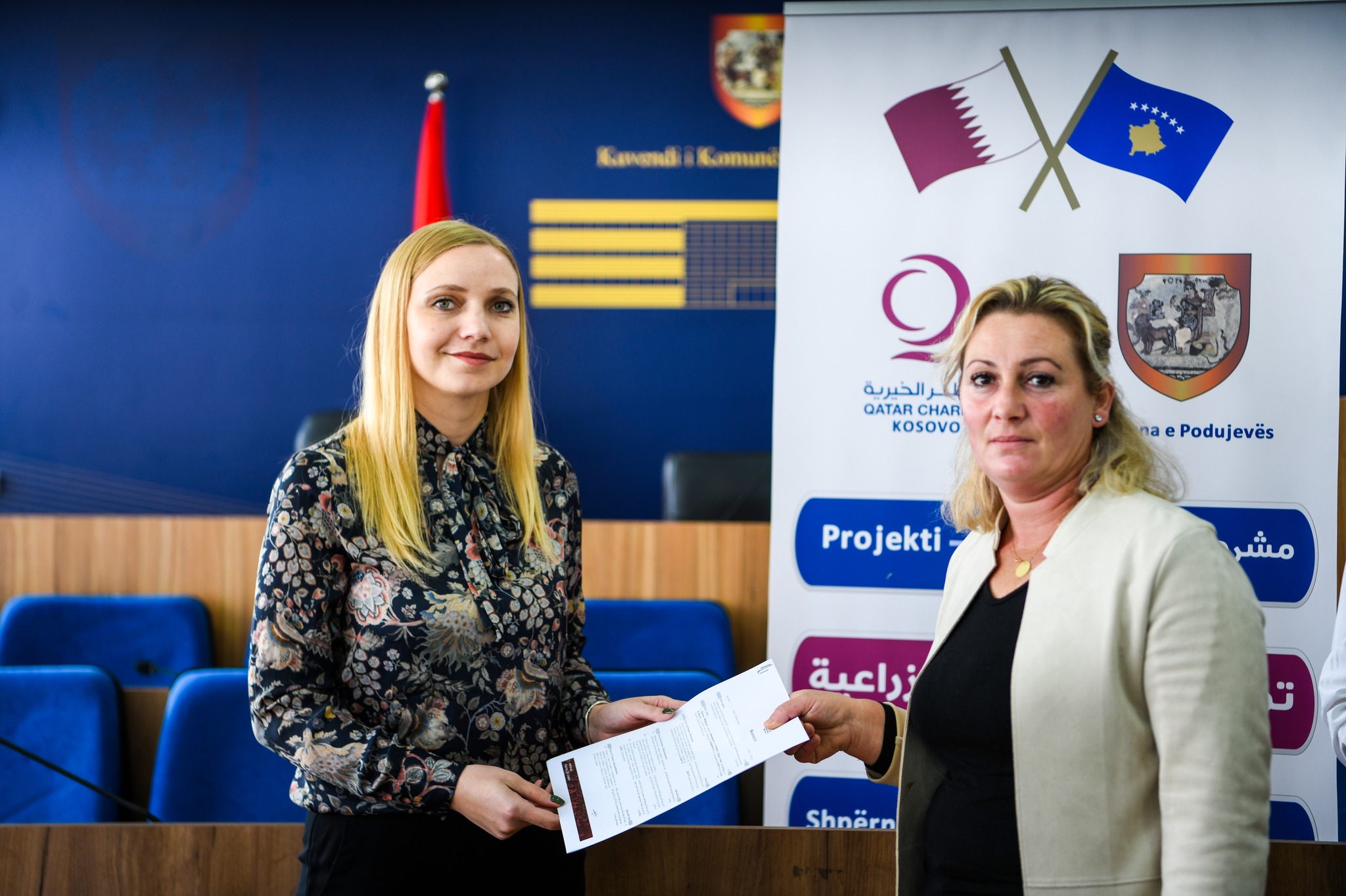 Komuna e Podujevës shpërndan kontratat për 50 fermerë përfitues të serrave