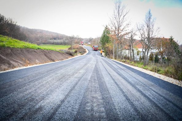 Podujevë:  Asfaltohet rruga nga kompleksi Zahir Pajaziti deri tek shtëpia e familjes Pajaziti