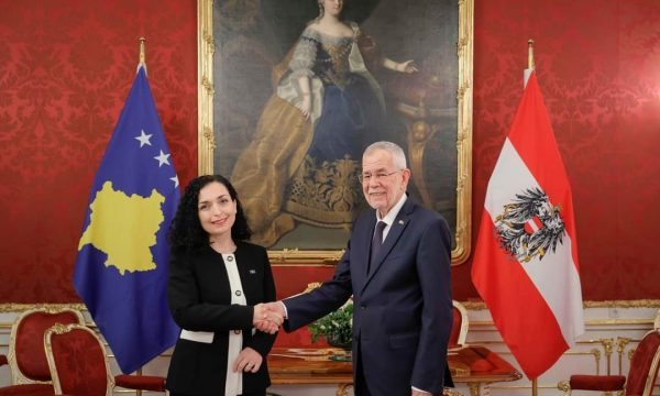 Presidenti i Austrisë del me Covid 19, para tre ditësh priti Presidenten Osmani