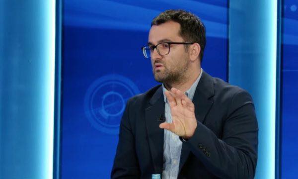 Gashi: VV dhe PDK i kanë përdorë myslimanët, LDK dhe AAK flirtojnë me katolikët