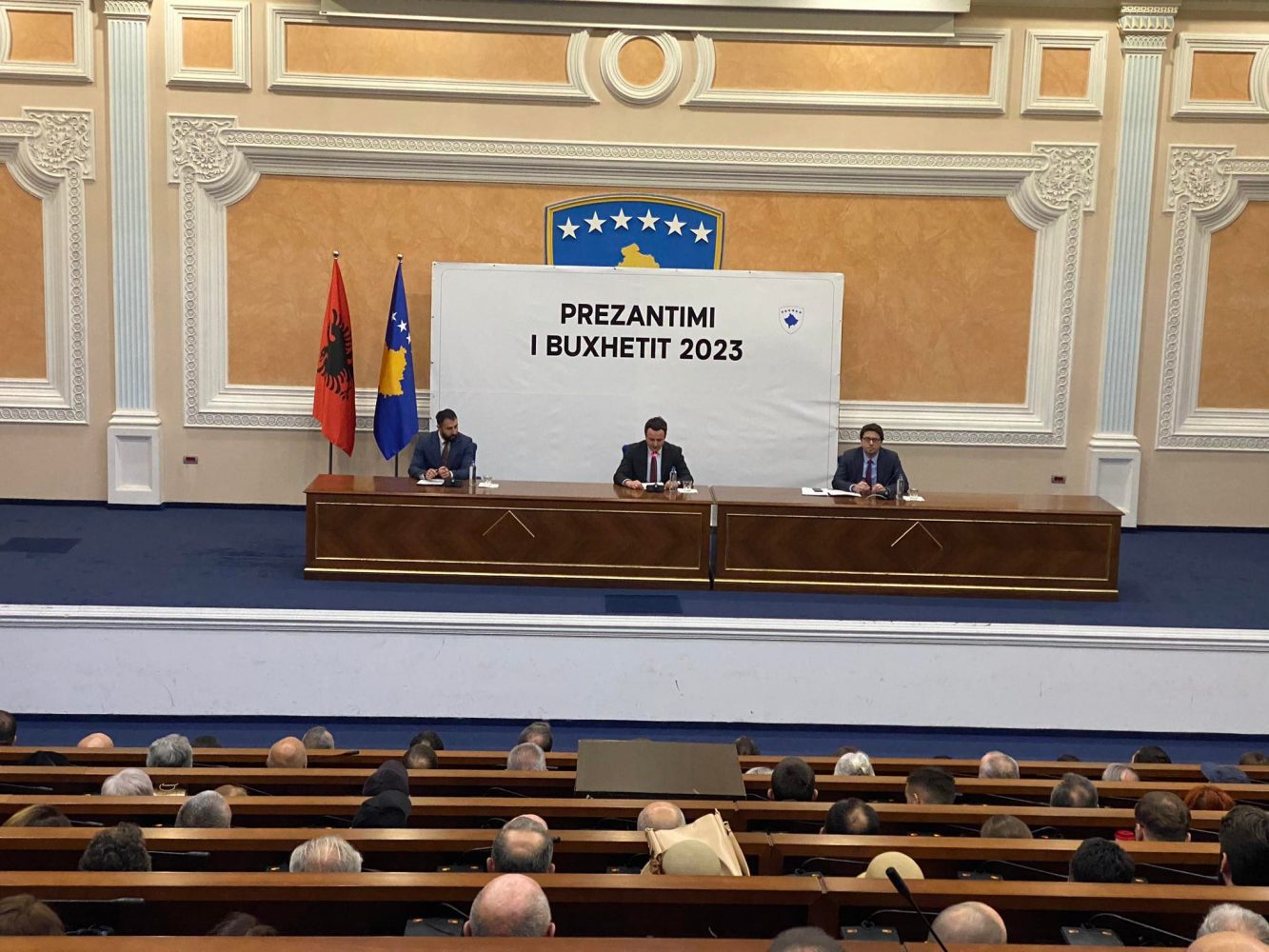 Kurti para prishtinasve prezanton Buxhetin e vitit 2023 – Iu flet për rritje ekonomike e të hyra rekorde buxhetore