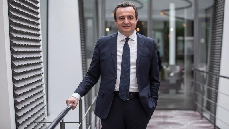 Kurti udhëtoi në Spanjë, por me çfarë pasaporte? Heshtin nga Kryeministria!