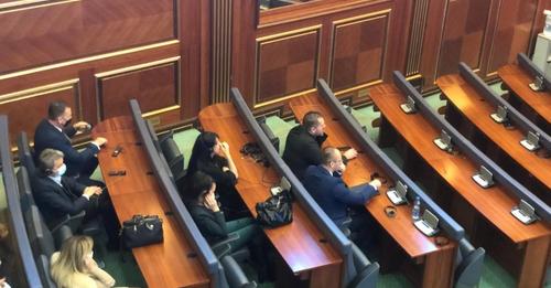Deputetët e Listës Serbe dorëzojnë dorëheqjet në Kuvend