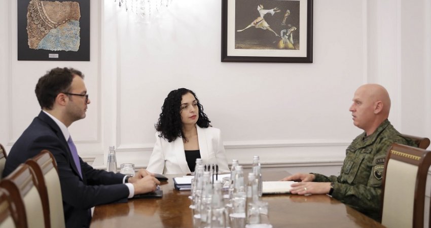 Presidentja takon komandantin e FSK-së: Diskutohet për situatën e sigurisë