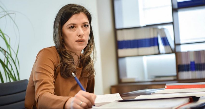 Haxhiu-prokurorëve e gjyqtarëve: Mund të jeni të hidhëruar me qeverinë, por punoni për viktimat e dhunës