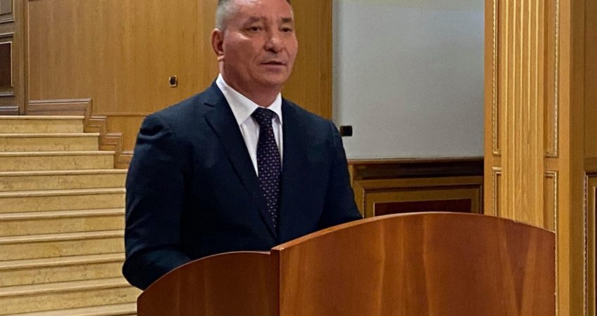 Mjegulla dhe Qeveria, Pal Lekaj ka dy pyetje