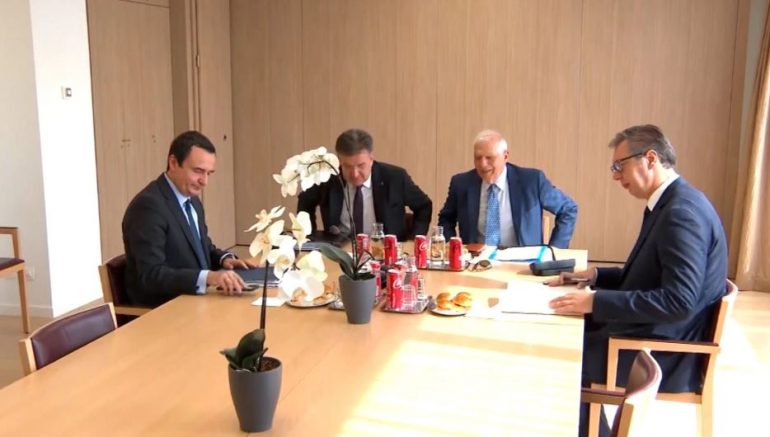 Tensionet në veri të Kosovës/ “Ndërhyn” BE, Borrelli nesër takim në Francë me Kurtin dhe Vuçiçin
