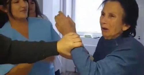 Kërcënohet gruaja që postoi videon e dhunës ndaj të moshuarës