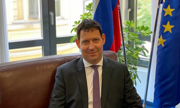 Emisari i Sllovenisë: Duhet të merret një vendim politik para fundit të këtij viti për liberalizim të vizave për kosovarët