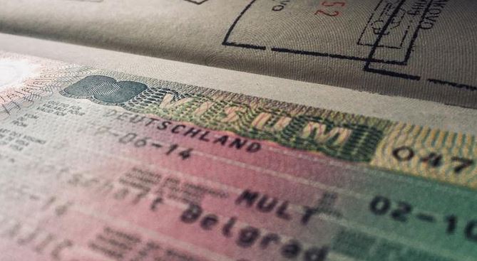 Rikthimi i regjimit të vizave, arma më “vdekjeprurëse” e presionit evropian ndaj Serbisë