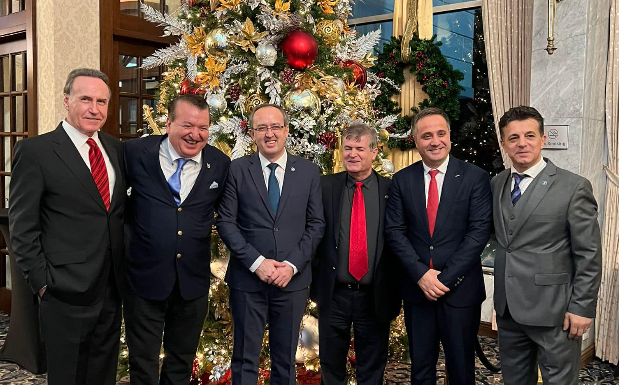 Hoti dhe Selmanaj e festojnë 28 Nëntorin në ShBA