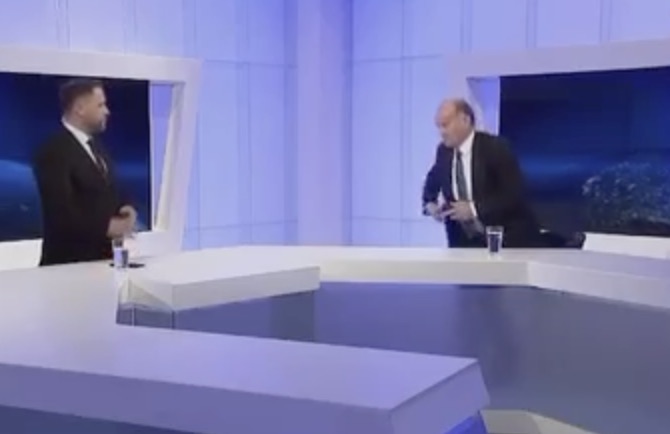 E papritur në emisionin live në RTK, mysafiri braktis studion demonstrativisht (Video)