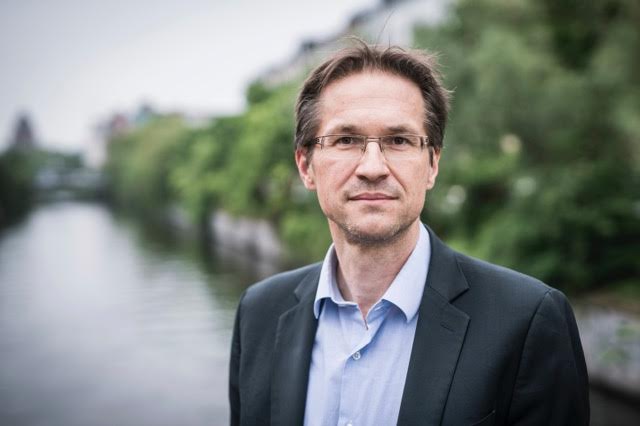 Knaus: BE-ja bullizon Kurtin si ish i burgosur i Millosheviqit, dhe simpatizon Vuçiqin si ish-ministër i tij