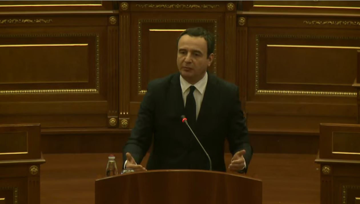 Kurti kritikon LDK-në: Deputetëve që s`janë në sallë po iu ecë rroga