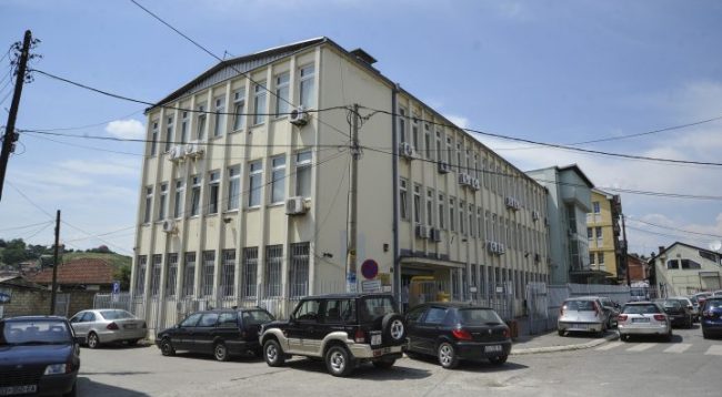 Aktakuzë ndaj një personi që sulmoi fizikisht bashkëshorten e tij