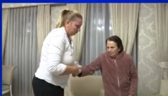 Gruaja që u keqtrajtua tash është në gjendje të mirë
