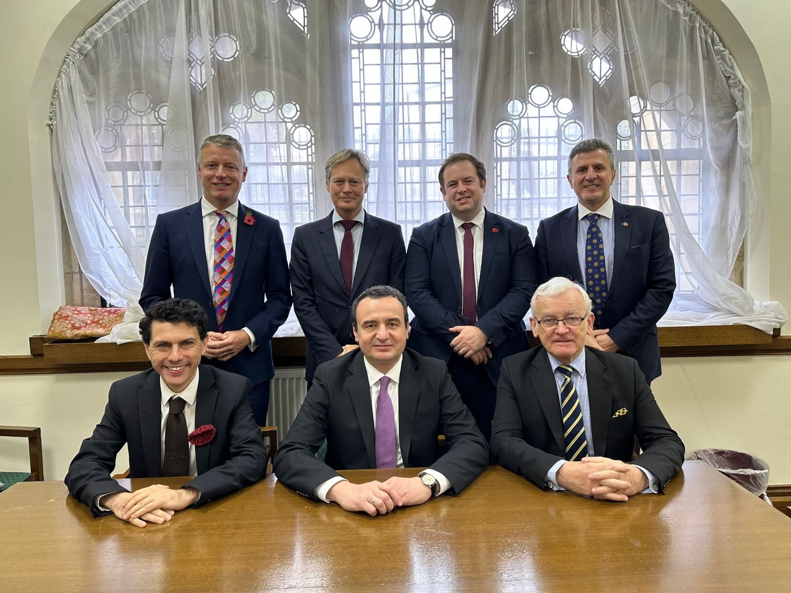 Kurti takoi deputetët e Grupeve Parlamentare të Mbretërisë së Bashkuar