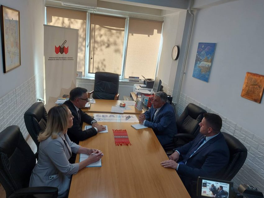 AAK-ja në SBAShK – Tahiri thotë se do të angazhohen për miratimin e Ligjit të Pagave