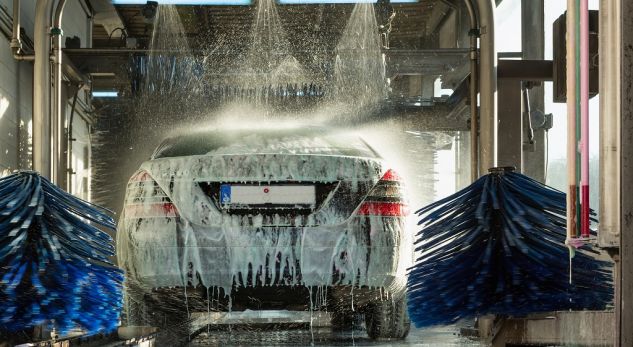 Ministria pa ministër i “bën gati” 10 mijë euro për larje të xhipave