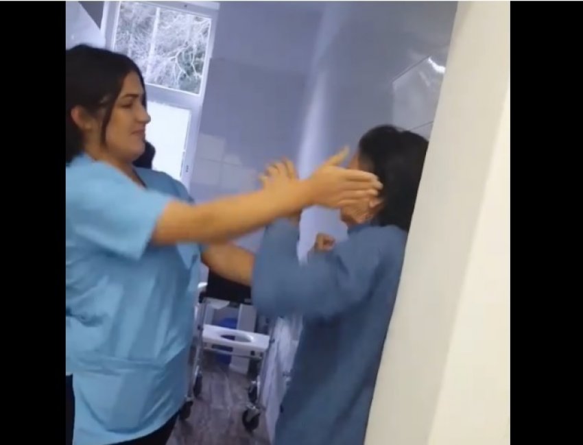 Gjykata e Apelit refuzon lirimin e infermiereve që ushtruan dhunë ndaj të moshuarës në Pejë