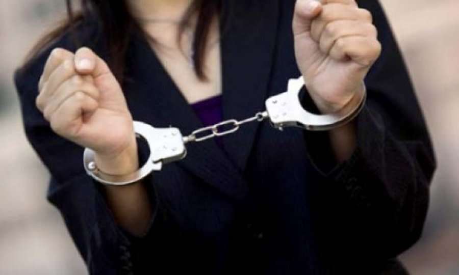 Arrestohet një grua në Fushë-Kosovë, e rrahu burrin