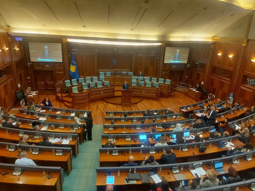 Haxhiu e akuzon Kurtin: Pozita e ministrit të Shëndetësisë, peng i grupeve të interesit në VV e “Guxo”