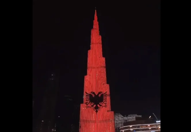 Burj Khalifa ngjyroset kuq e zi