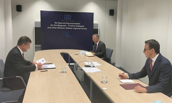 Nis takimi Lajçak-Bislimi-Petkoviq