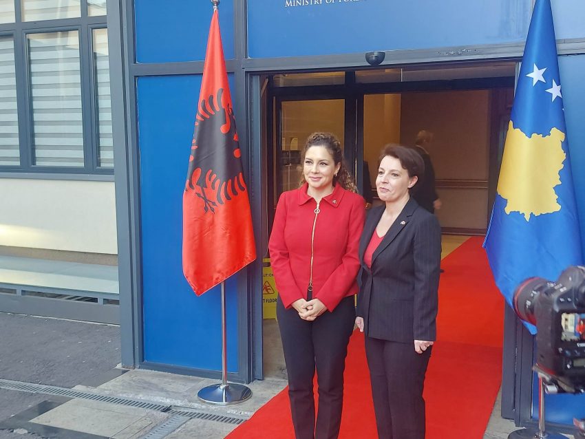 Gërvalla pret Xhaçkën