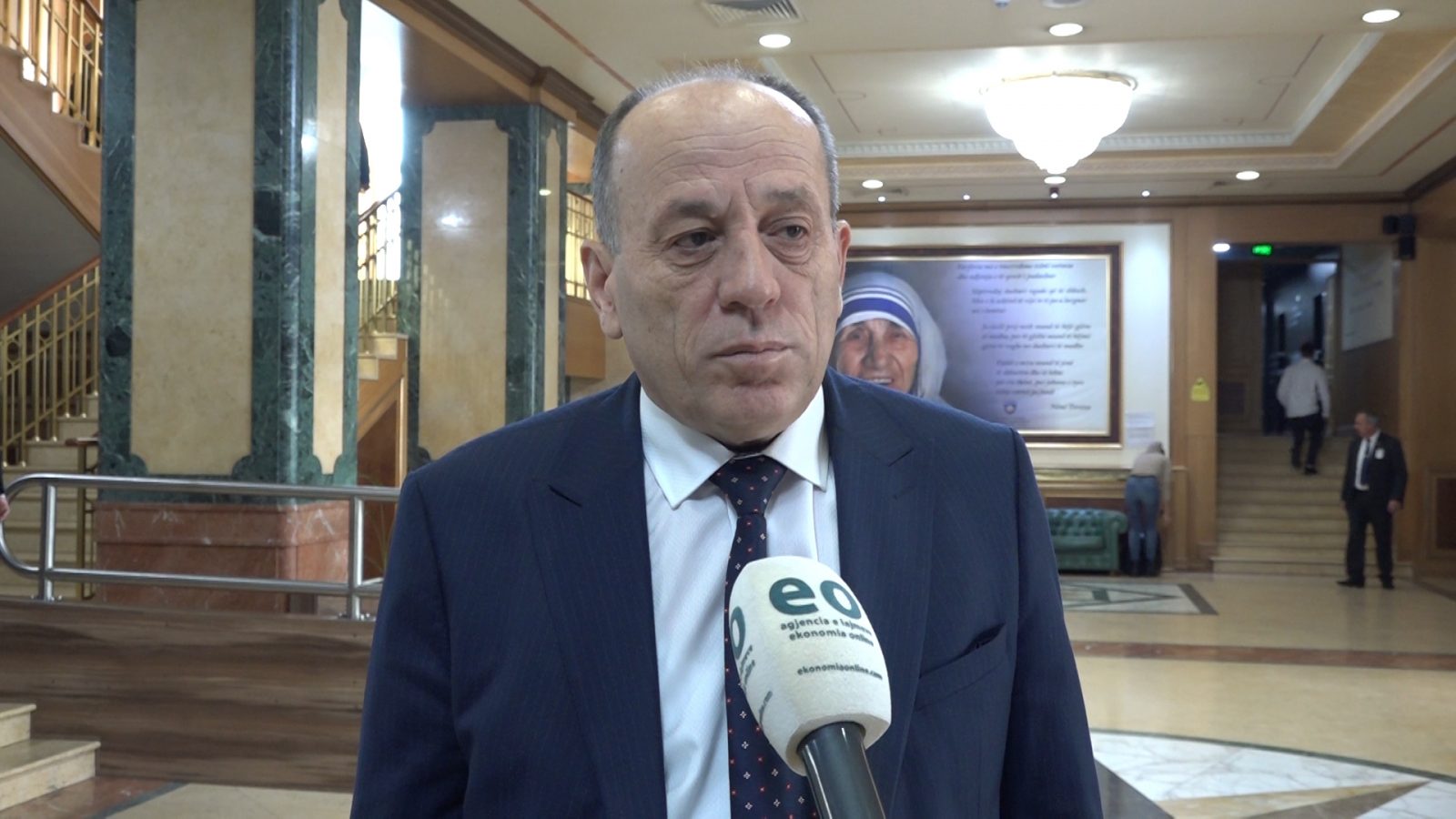 Deputetë të opozitës kërkojnë që të rriten pagat në sektorin privat – minimalja të jetë 400 euro