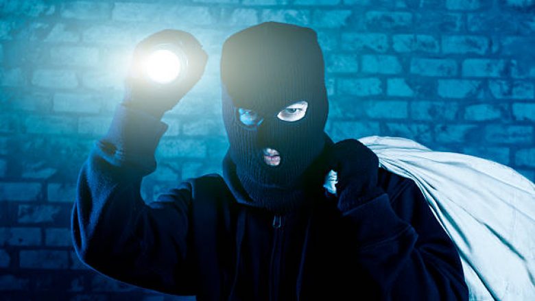 Hajni vjedh para në një pompë derivatesh