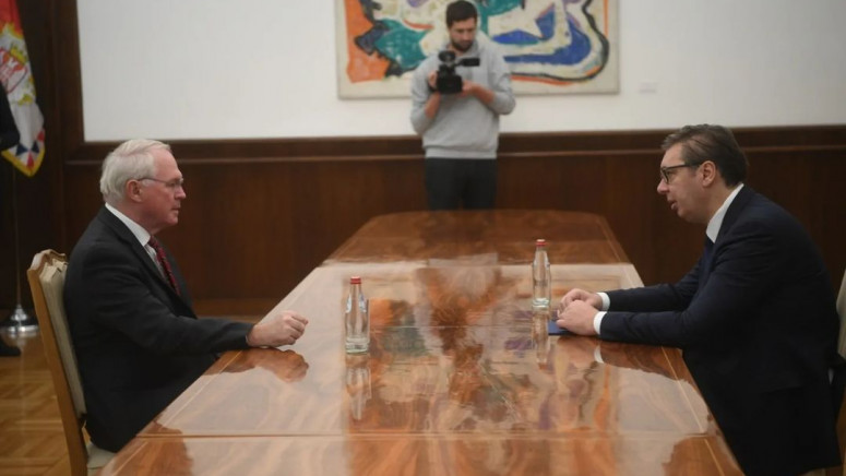 48 orëshi i targave dhe Brukseli, Hilli takohet me Vuçiqin