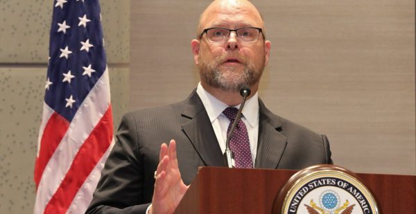 Marrëveshja për targa, Hovenier: E rrit sigurinë dhe avancon përpjekjet për normalizimin e marrëdhënieve