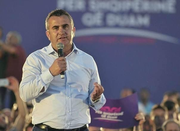 Plagoset me thikë kryebashkiaku i qytetit turistik shqiptar
