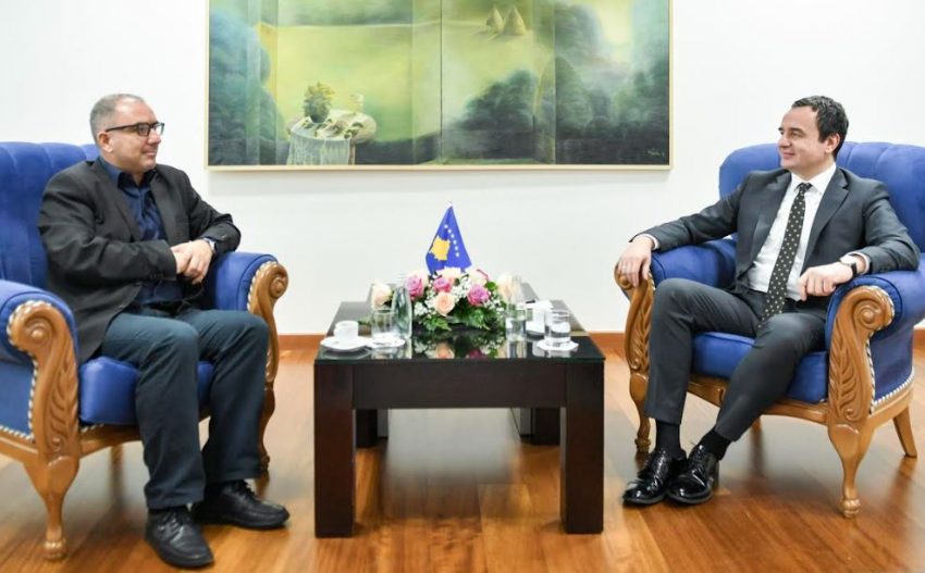 Kurti takon Hykollin, flasin për mbrojtjen e të drejtave të punëtorëve në sektorin publik dhe privat