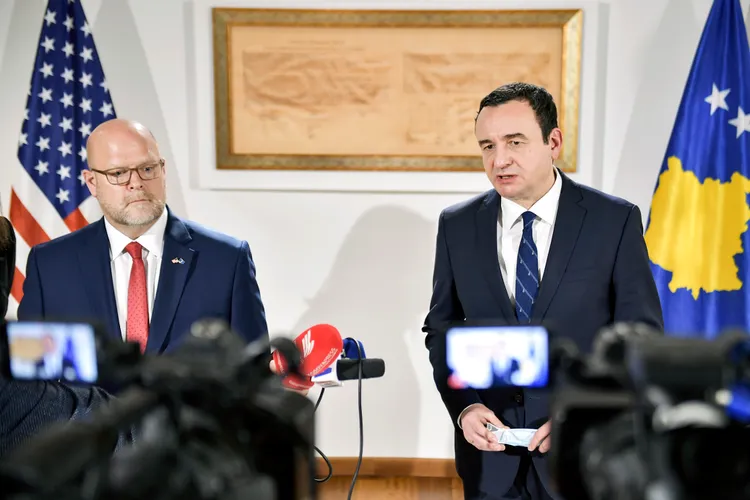 Kurti falënderon ambasadorin Hovenier për rolin në marrëveshjen e arritur në Bruksel