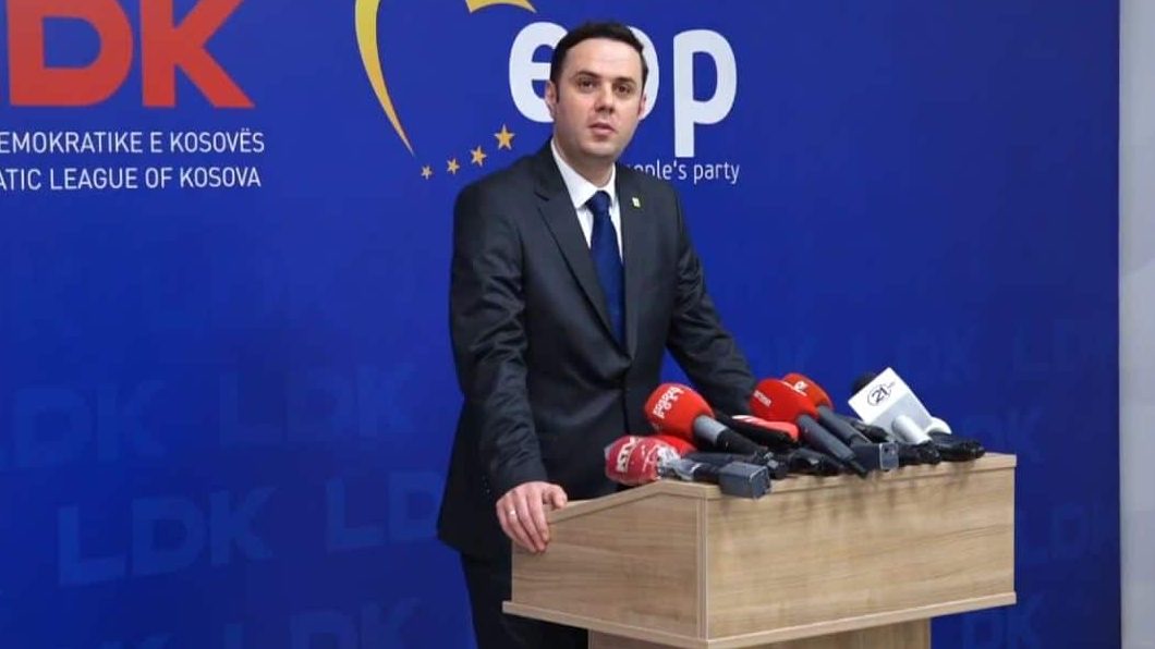 Abdixhiku e mirëpret dakordimin për targat, kritikon Kurtin për qasjen e tij në këtë proces