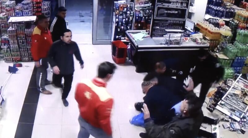 Në Gjilan hajni hyn me armë në market, punëtorët e rrëzojnë për tokë (Video)